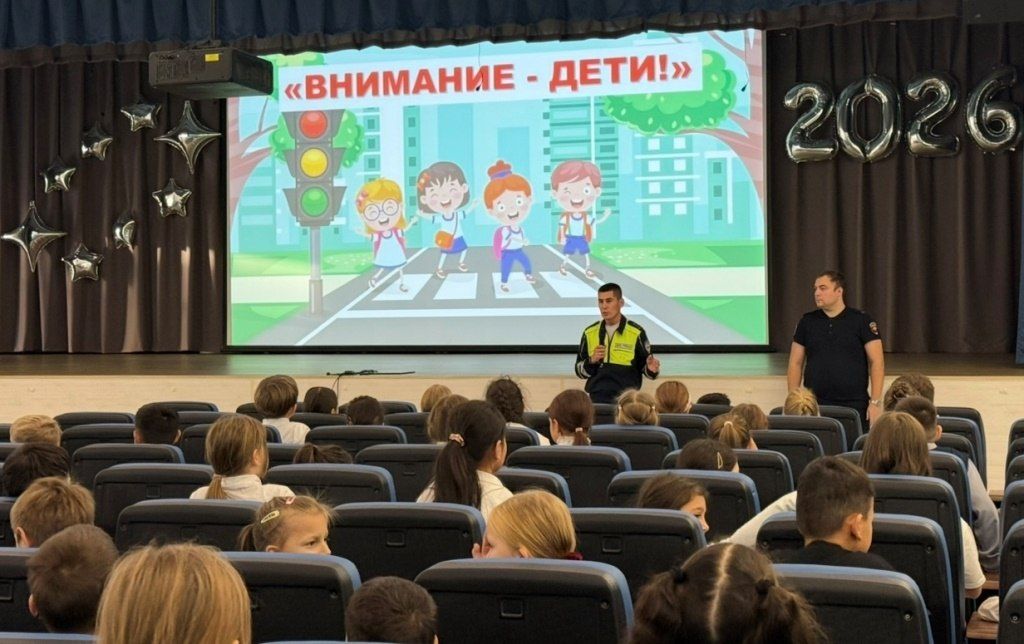 В рамках профилактического мероприятия «Внимание - дети!» Салехардские Госавтоинспекторы и сотрудники ПДН провели беседы с учениками средней общеобразовательной школы № 4
