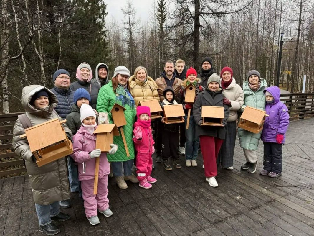 В Яха-парке стало уютнее!. Добрые дела объединяют — особенно когда за них берутся всей семьёй