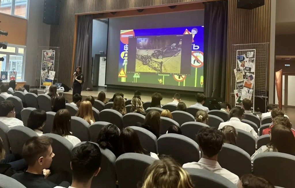 Госавтоинспеция города Муравленко провела профилактическую встречу, направленную на предупреждение дорожно-транспортных происшествий с участием несовершеннолетних, с учащимися средней школы № 5