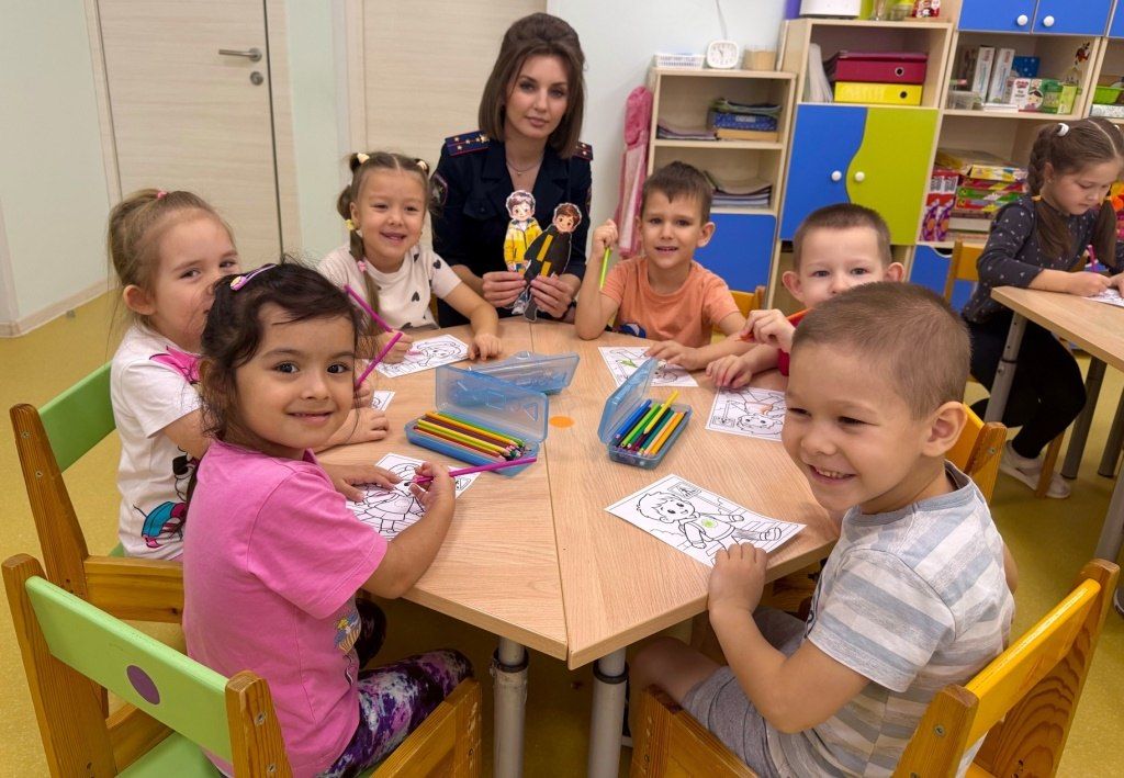 Сотрудники Губкинской Госавтоинспекции провели профилактическое занятие в детском саду «Теремок»