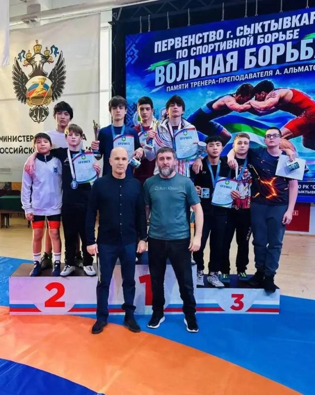 Салехардские борцы взяли шесть медалей в Сыктывкаре