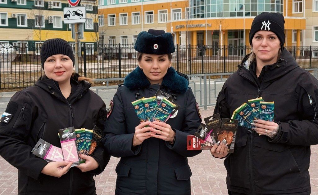 Сотрудники губкинской Госавтоинспекции совместно с представителями народной дружины «Русская община» провели поздравительную акцию для автолюбителей города, в преддверии профессионального праздника