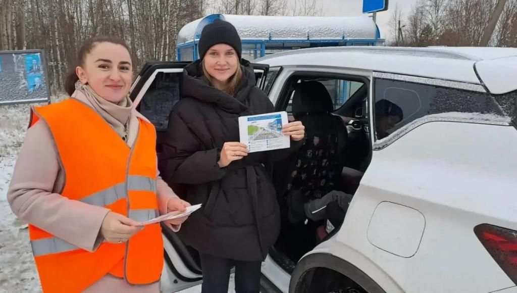 В рамках профилактических мероприятий «Внимание, дети!» сотрудники Госавтоинспекции города Ноябрьска совместно с представителями родительской общественности организовали совместные патрули В рамках профилактических мероприятий «Внимание, дети!» сотрудники Госавтоинспекции города Ноябрьска совместно с представителями родительской общественности организовали совместные патрули