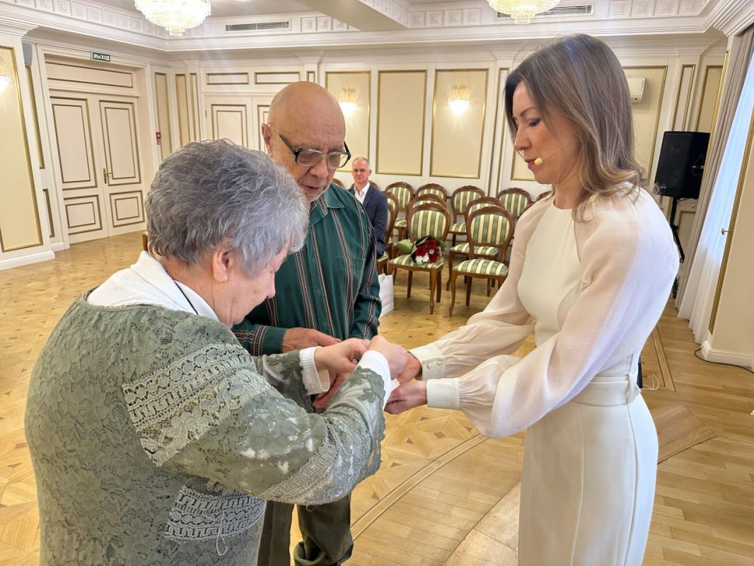 55 лет вместе: в Салехарде супруги Зуевы отметили изумрудную свадьбу 55 лет вместе: в Салехарде супруги Зуевы отметили изумрудную свадьбу