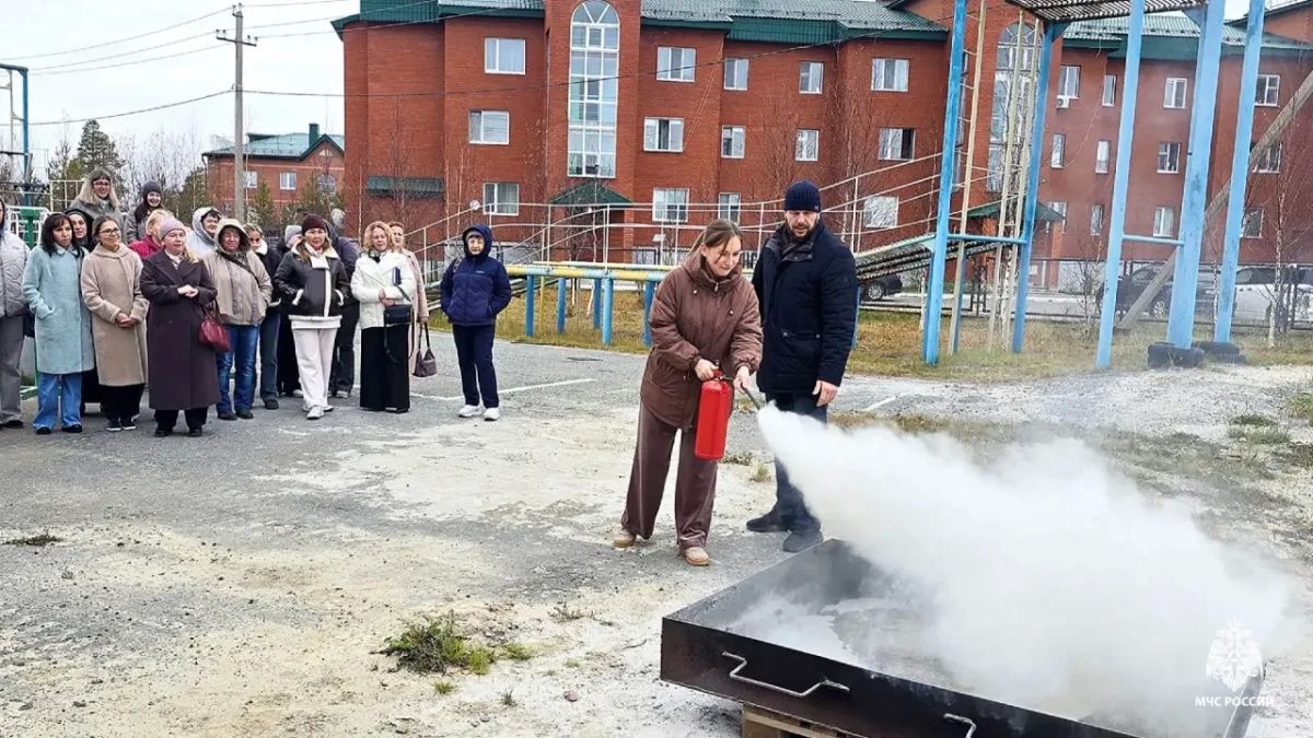Единая миссия — спасение жизней: сотрудники Муравленковской городской больницы побывали в гостях у коллег из чрезвычайного ведомства Единая миссия — спасение жизней: сотрудники Муравленковской городской больницы побывали в гостях у коллег из чрезвычайного ведомства