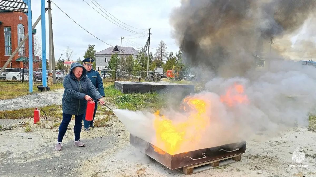 Единая миссия — спасение жизней: сотрудники Муравленковской городской больницы побывали в гостях у коллег из чрезвычайного ведомства Единая миссия — спасение жизней: сотрудники Муравленковской городской больницы побывали в гостях у коллег из чрезвычайного ведомства