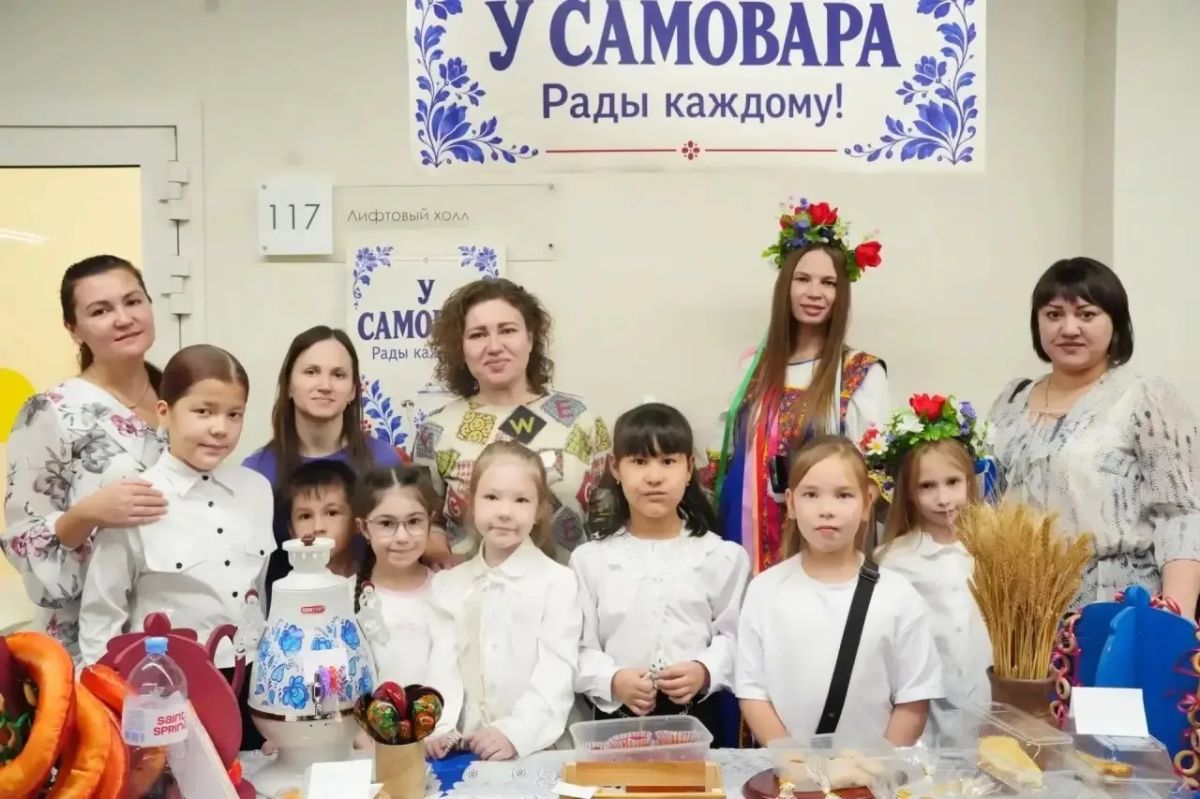 В Обдорской гимназии прошла благотворительная ярмарка в поддержку участников СВО и школы в Волновахе В Обдорской гимназии прошла благотворительная ярмарка в поддержку участников СВО и школы в Волновахе